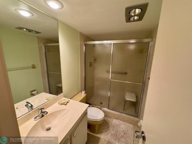 Ground floor 2 bedroom, 2 bath condo with over 1,500 sqft in on Palm-Aire Country Club and Resort - The Oaks in Florida - for sale on GolfHomes.com, golf home, golf lot