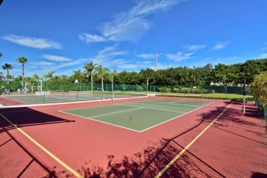 This FULLY FURNISHED 2-bed, 2-bath condo in the active and on Kings Point Executive Golf Course in Florida - for sale on GolfHomes.com, golf home, golf lot