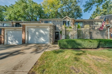 Fully renovated 3 bedroom,2.5 bathroom townhouse with golf on Old Orchard Country Club in Illinois - for sale on GolfHomes.com, golf home, golf lot