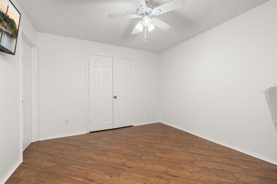 Under contract-accepting backup offers. Welcome to this on Tuscawilla Country Club in Florida - for sale on GolfHomes.com, golf home, golf lot