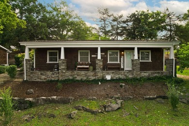 Discover this charming stand-alone condo in the Villas of Fisher on Kimberling City Golf Club in Missouri - for sale on GolfHomes.com, golf home, golf lot