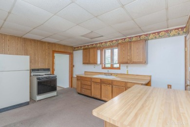 What a great little starter home or a place to hang your hat on George Young Golf Course in Michigan - for sale on GolfHomes.com, golf home, golf lot