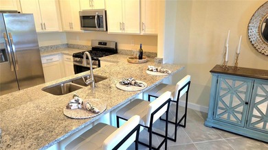 This beautifully maintained 3-bedroom, 2.5-bath townhouse is on Lakewood National Golf Club in Florida - for sale on GolfHomes.com, golf home, golf lot