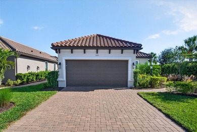 Under contract-accepting backup offers. RARE TURN-KEY on Esplanade Golf and Country at Lakewood Ranch in Florida - for sale on GolfHomes.com, golf home, golf lot