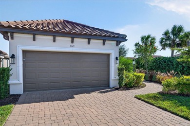 Under contract-accepting backup offers. RARE TURN-KEY on Esplanade Golf and Country at Lakewood Ranch in Florida - for sale on GolfHomes.com, golf home, golf lot