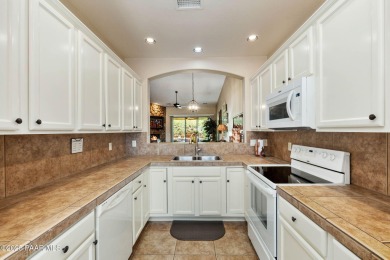 Like new town home in the golf course community of Prescott on Prescott Lakes Golf and Country Club in Arizona - for sale on GolfHomes.com, golf home, golf lot