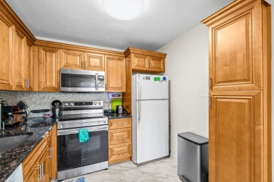 Welcome to a stunning condo in one of Kings Point's premier on Kings Point Golf -Flanders Way in Florida - for sale on GolfHomes.com, golf home, golf lot