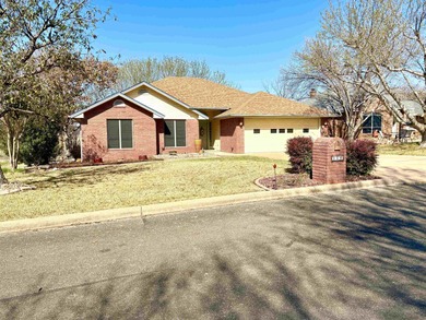 Quaint And Cozy 3 Bedroom 2 Bath Home. Vaulted Living Room on Hidden Falls Golf Club in Texas - for sale on GolfHomes.com, golf home, golf lot