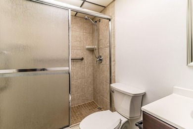 opportunity in sought-after Kings Point! This well-maintained on Kings Point Golf -Flanders Way in Florida - for sale on GolfHomes.com, golf home, golf lot