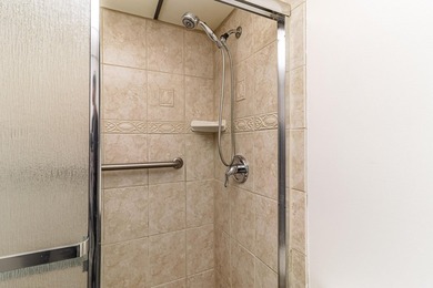 opportunity in sought-after Kings Point! This well-maintained on Kings Point Golf -Flanders Way in Florida - for sale on GolfHomes.com, golf home, golf lot