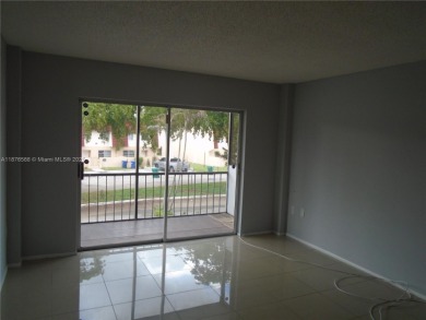 Excellent Opportunity in Inverrary! 2nd-floor 2-bedroom, 2-bath on Woodlands Country Club in Florida - for sale on GolfHomes.com, golf home, golf lot