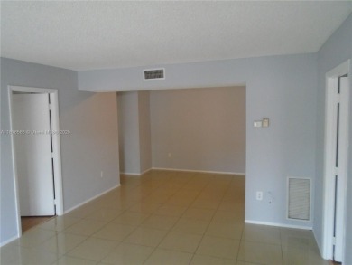 Excellent Opportunity in Inverrary! 2nd-floor 2-bedroom, 2-bath on Woodlands Country Club in Florida - for sale on GolfHomes.com, golf home, golf lot