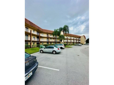 1/1 Condo available to make it your own. Great investment on Sunrise Lakes Phase III in Florida - for sale on GolfHomes.com, golf home, golf lot