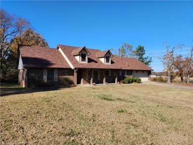 Nice 3 bedroom, 2 bath home on approx. 1.19-acre lot. Located on on Vache-Grasse Country Club in Arkansas - for sale on GolfHomes.com, golf home, golf lot