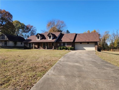 Nice 3 bedroom, 2 bath home on approx. 1.19-acre lot. Located on on Vache-Grasse Country Club in Arkansas - for sale on GolfHomes.com, golf home, golf lot