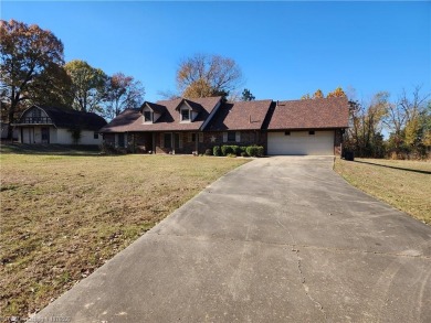 Nice 3 bedroom, 2 bath home on approx. 1.19-acre lot. Located on on Vache-Grasse Country Club in Arkansas - for sale on GolfHomes.com, golf home, golf lot