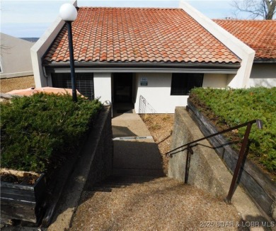 This ground-floor, 1-story, end unit enjoys easy access from the on Seasons Ridge At Four Seasons in Missouri - for sale on GolfHomes.com, golf home, golf lot