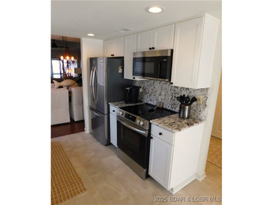 This ground-floor, 1-story, end unit enjoys easy access from the on Seasons Ridge At Four Seasons in Missouri - for sale on GolfHomes.com, golf home, golf lot