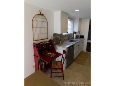 This ground-floor, 1-story, end unit enjoys easy access from the on Seasons Ridge At Four Seasons in Missouri - for sale on GolfHomes.com, golf home, golf lot