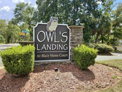 Looking for easy living in a central location with convenience on Hilaman Park Golf Course in Florida - for sale on GolfHomes.com, golf home, golf lot