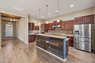 Beautiful 2-bedroom Plus Den Home In Quailwood Offering Stunning on Quail Wood Greens Golf Course in Arizona - for sale on GolfHomes.com, golf home, golf lot