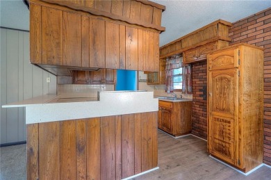 Large raised ranch in desirable Fairway Hills...Newer interior on Royal Meadows Golf Course in Missouri - for sale on GolfHomes.com, golf home, golf lot