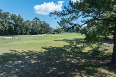 Turn key home! Just move right in! Clean as a whistle! One owner on Crescent Pointe Golf Club in South Carolina - for sale on GolfHomes.com, golf home, golf lot