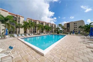 Well-Maintained condo in Exclusive 55+ Lakes of Environ on Inverrary Country Club in Florida - for sale on GolfHomes.com, golf home, golf lot