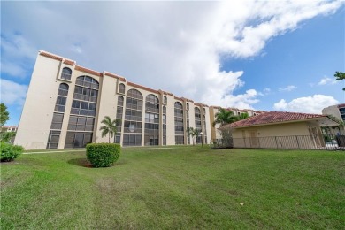 Well-Maintained condo in Exclusive 55+ Lakes of Environ on Inverrary Country Club in Florida - for sale on GolfHomes.com, golf home, golf lot