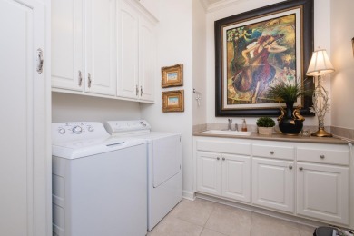Beautiful home in the desirable gated neighborhood, The OAKS in on Chenal Country Club - Bear Den Mountain in Arkansas - for sale on GolfHomes.com, golf home, golf lot