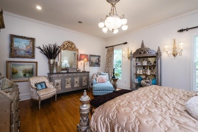 Beautiful home in the desirable gated neighborhood, The OAKS in on Chenal Country Club - Bear Den Mountain in Arkansas - for sale on GolfHomes.com, golf home, golf lot