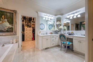 Beautiful home in the desirable gated neighborhood, The OAKS in on Chenal Country Club - Bear Den Mountain in Arkansas - for sale on GolfHomes.com, golf home, golf lot