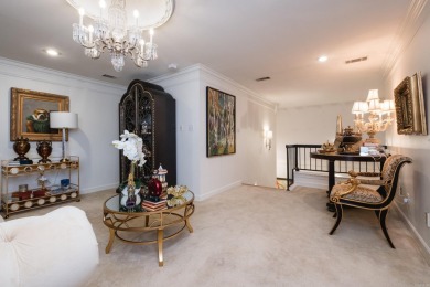 Beautiful home in the desirable gated neighborhood, The OAKS in on Chenal Country Club - Bear Den Mountain in Arkansas - for sale on GolfHomes.com, golf home, golf lot