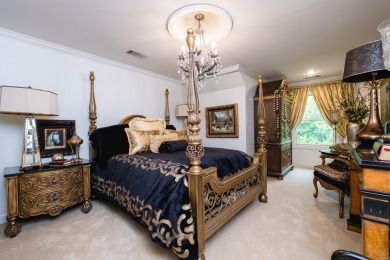 Beautiful home in the desirable gated neighborhood, The OAKS in on Chenal Country Club - Bear Den Mountain in Arkansas - for sale on GolfHomes.com, golf home, golf lot