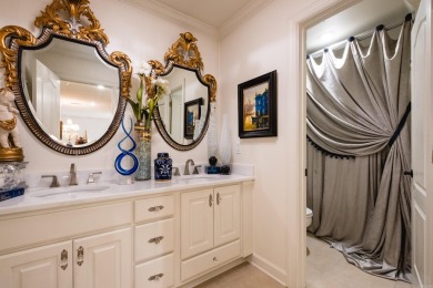 Beautiful home in the desirable gated neighborhood, The OAKS in on Chenal Country Club - Bear Den Mountain in Arkansas - for sale on GolfHomes.com, golf home, golf lot