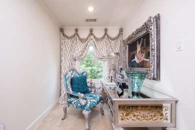 Beautiful home in the desirable gated neighborhood, The OAKS in on Chenal Country Club - Bear Den Mountain in Arkansas - for sale on GolfHomes.com, golf home, golf lot