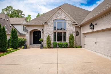 Beautiful home in the desirable gated neighborhood, The OAKS in on Chenal Country Club - Bear Den Mountain in Arkansas - for sale on GolfHomes.com, golf home, golf lot