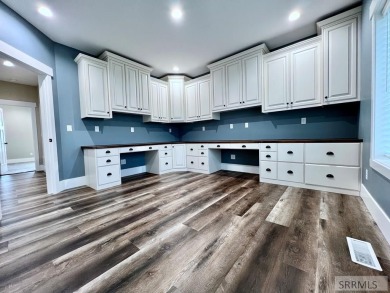 Inviting, desirable, light-filled home is immaculate and move-in on Sage Lakes Municipal Golf Course in Idaho - for sale on GolfHomes.com, golf home, golf lot