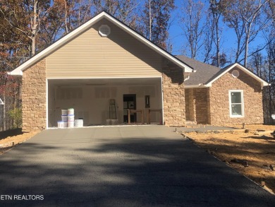 Great new construction home in the heart of Fairfield Glade! on Druid Hills Golf Club in Tennessee - for sale on GolfHomes.com, golf home, golf lot