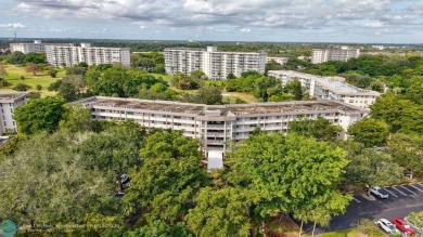 Priced to sell! Large corner unit. Freshly painted interior on Palm-Aire Country Club and Resort - Palms in Florida - for sale on GolfHomes.com, golf home, golf lot