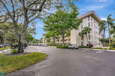 Priced to sell! Large corner unit. Freshly painted interior on Palm-Aire Country Club and Resort - Palms in Florida - for sale on GolfHomes.com, golf home, golf lot