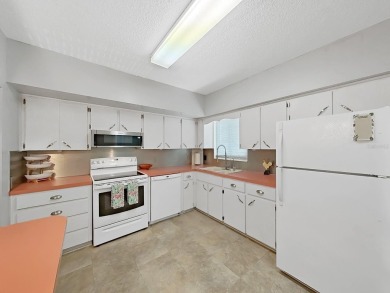 Welcome to this comfortable 2 Bedroom/2 Bathroom, 1370 sq. ft on On Top Of The World Golf Course in Florida - for sale on GolfHomes.com, golf home, golf lot