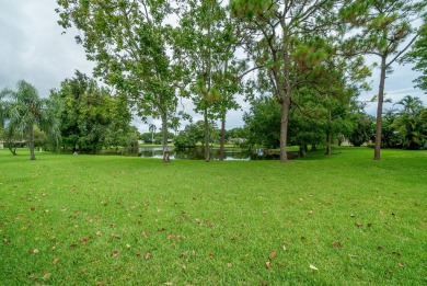 FANTASTIC APPROACH TO DETACHED HOME ON OVERSIZED LOT! Fabulous on Boca Delray Golf and Country Club in Florida - for sale on GolfHomes.com, golf home, golf lot