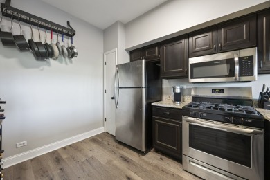 Move Right In to this Beautifully Updated 2 Bedroom, 2-1/2 Bath on Glendale Lakes Golf Club in Illinois - for sale on GolfHomes.com, golf home, golf lot