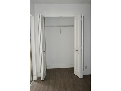 Welcome to this fully updated, Corner Unit ~ ground-floor on Kings Point Golf -Flanders Way in Florida - for sale on GolfHomes.com, golf home, golf lot