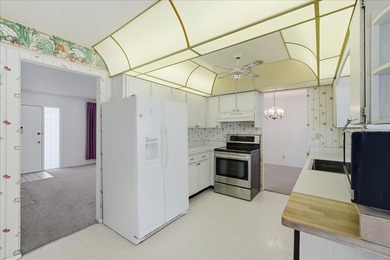 One or more photo(s) has been virtually staged. Welcome to 10197 on Mainlands Golf Club in Florida - for sale on GolfHomes.com, golf home, golf lot