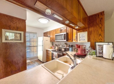 Discover your perfect retreat in the heart of Hot Springs! This on Hot Springs Golf and Country Club in Arkansas - for sale on GolfHomes.com, golf home, golf lot
