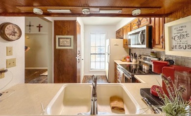 Discover your perfect retreat in the heart of Hot Springs! This on Hot Springs Golf and Country Club in Arkansas - for sale on GolfHomes.com, golf home, golf lot