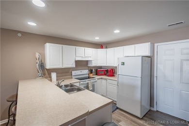Turn-key and ready to go! This well appointed 2 bed/2bath on The Club At Old Kinderhook in Missouri - for sale on GolfHomes.com, golf home, golf lot