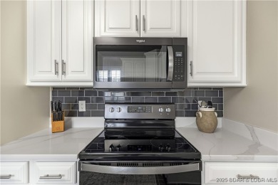 LAKE OF THE OZARKS - This exceptional townhome, nestled in the on The Club At Porto Cima in Missouri - for sale on GolfHomes.com, golf home, golf lot